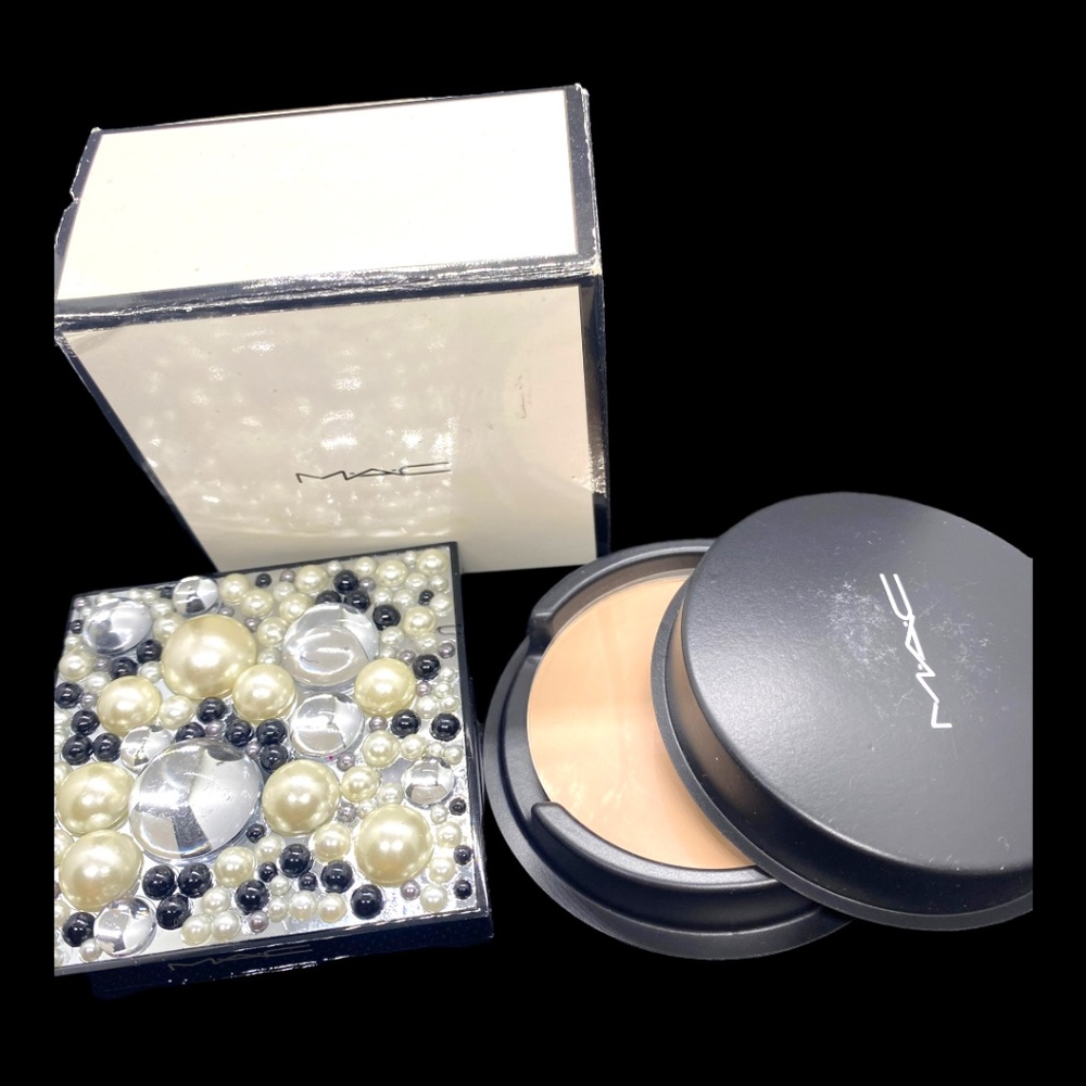 MAC RARE COLLECTORS EDITION COMPACT WITH REFILL